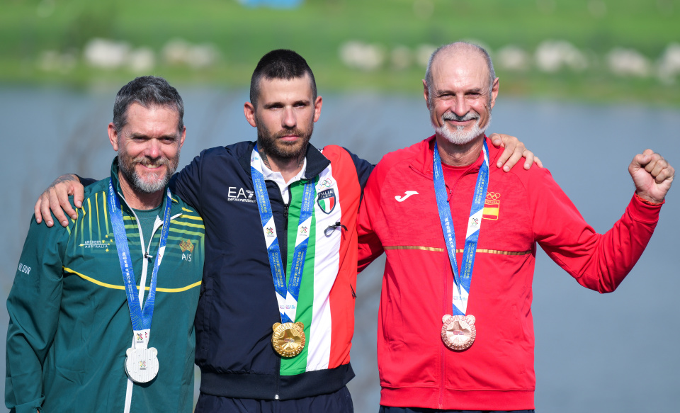 新华社记者, bt 新华社记者, bt