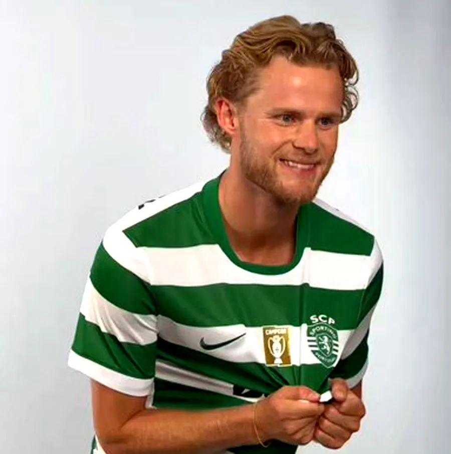 普顿踢球时 普顿踢球时