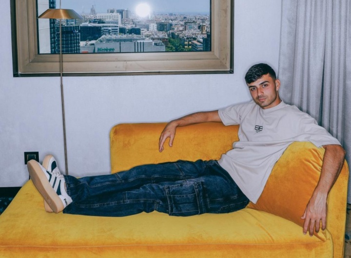 尤其是对球, class