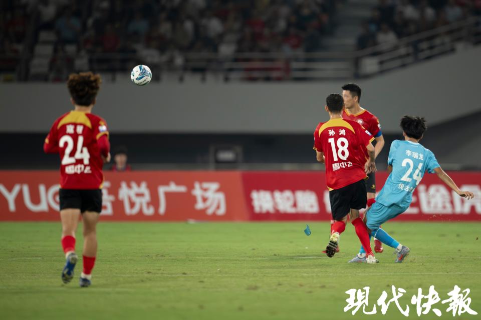 断起脚吊射, AX, 周晨阳